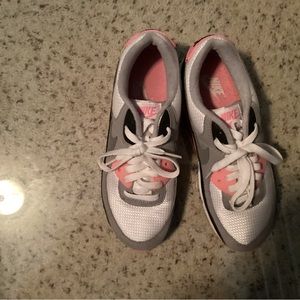 Nike women’s 7.5 athletic shoes.